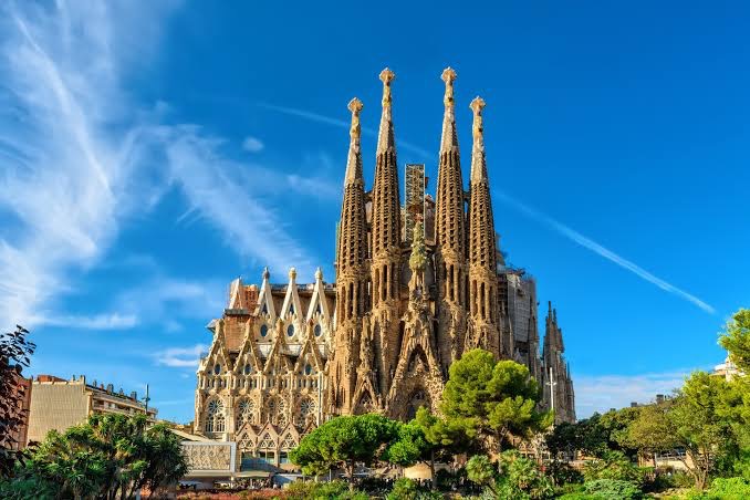 Spain: Must-Visit Places & Delicious Food (Save on Travel!)